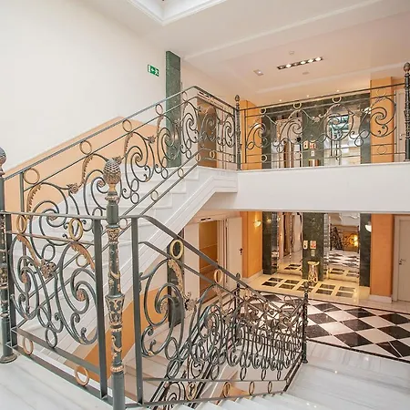 ホテル Recoletos 4*