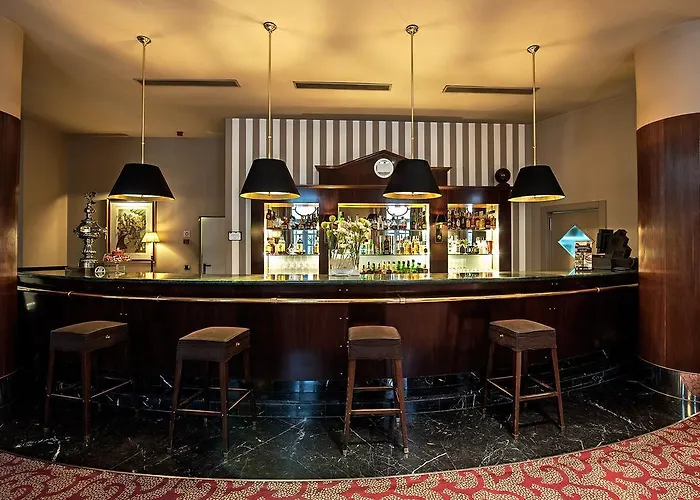 ホテル Recoletos 4*