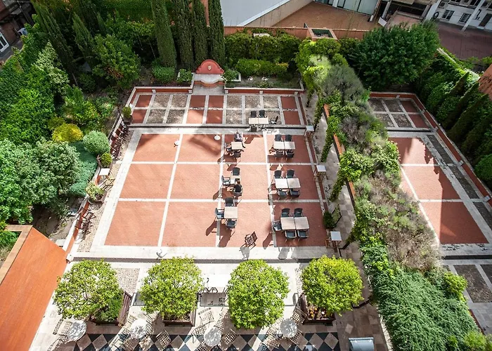 ホテル Recoletos 4*