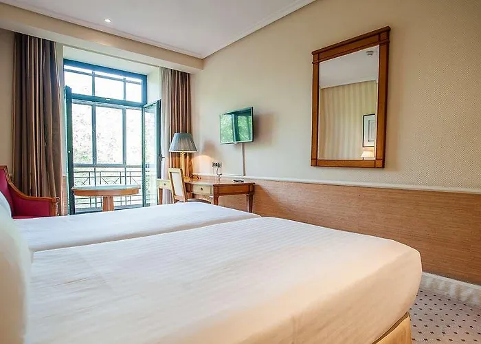 ホテル Recoletos 4*